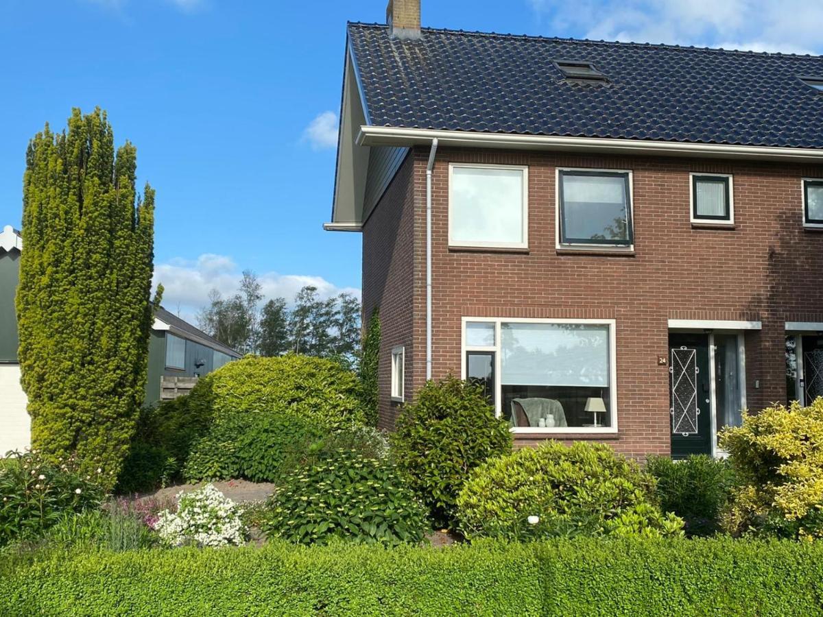 Huis Bij Het Water Met Sloepje Jutrijp Екстериор снимка
