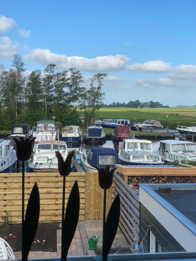 Huis Bij Het Water Met Sloepje Jutrijp Екстериор снимка