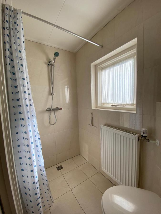 Huis Bij Het Water Met Sloepje Jutrijp Екстериор снимка