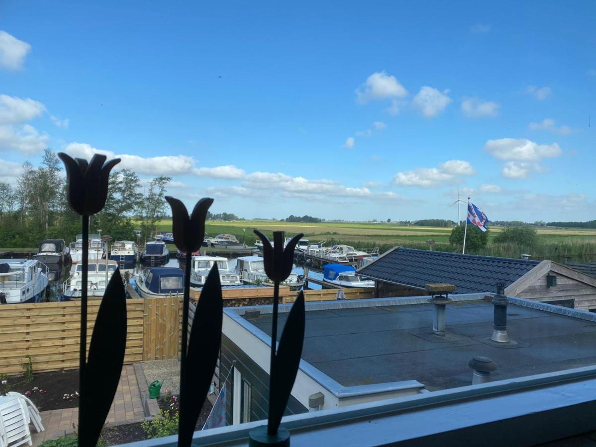 Huis Bij Het Water Met Sloepje Jutrijp Екстериор снимка