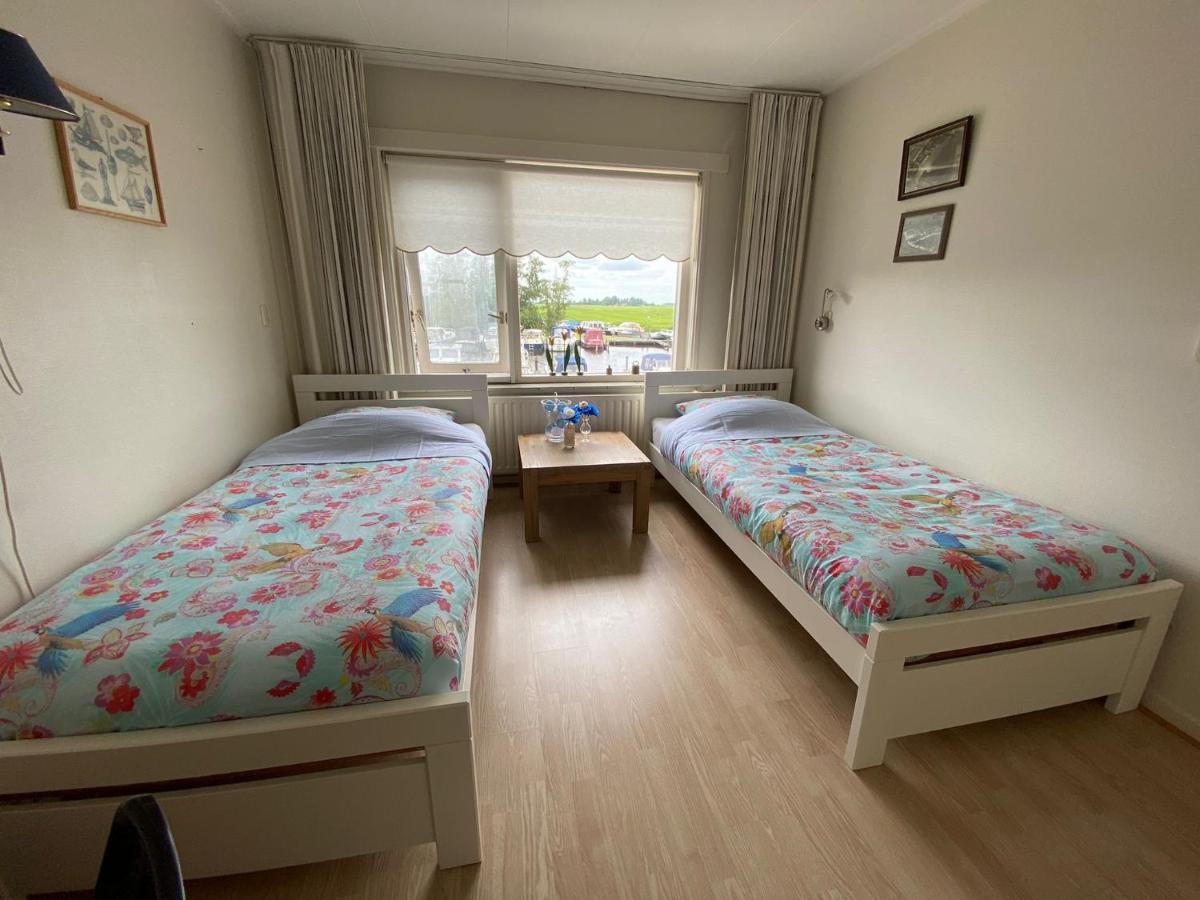 Huis Bij Het Water Met Sloepje Jutrijp Екстериор снимка