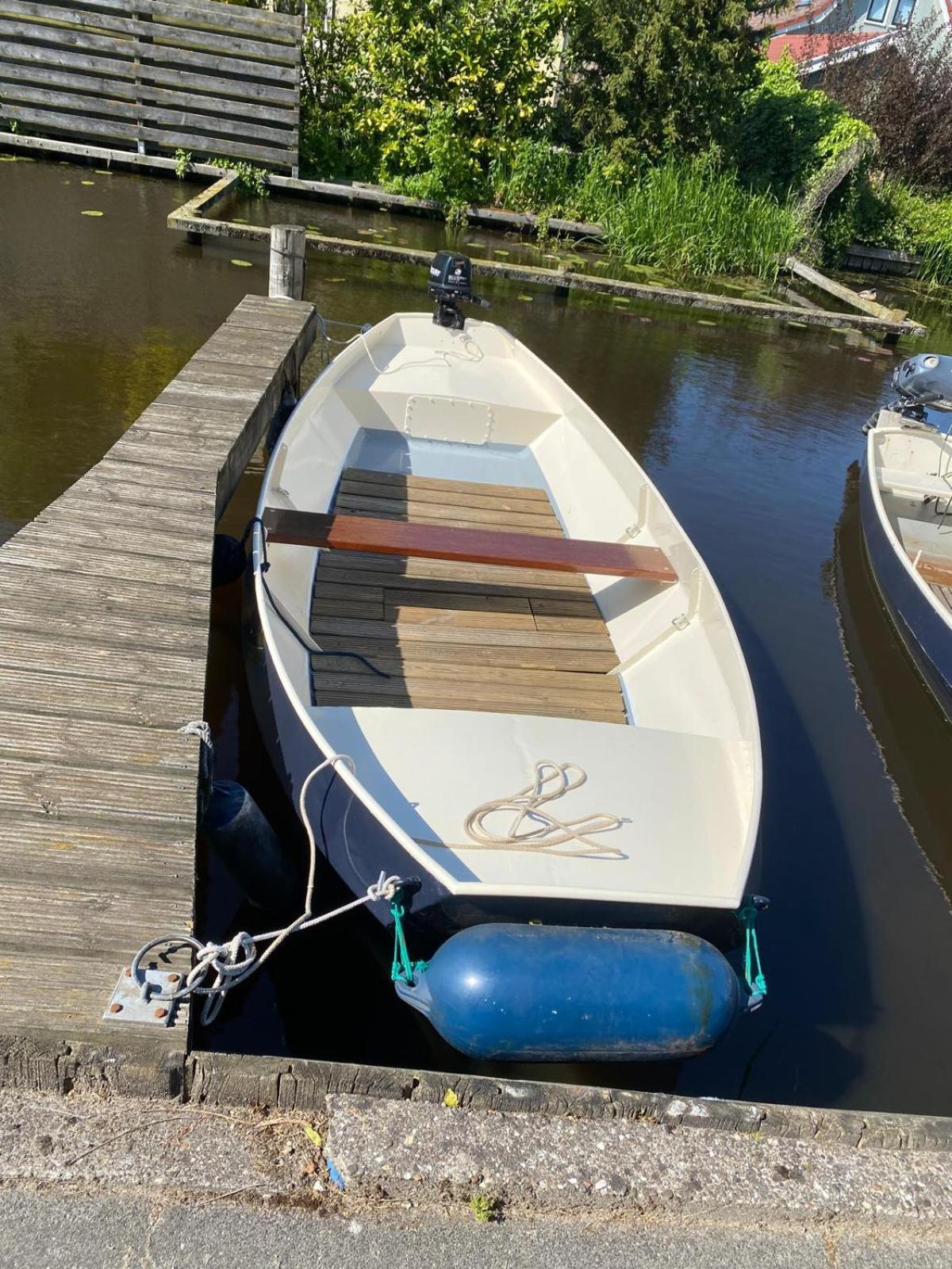 Huis Bij Het Water Met Sloepje Jutrijp Екстериор снимка