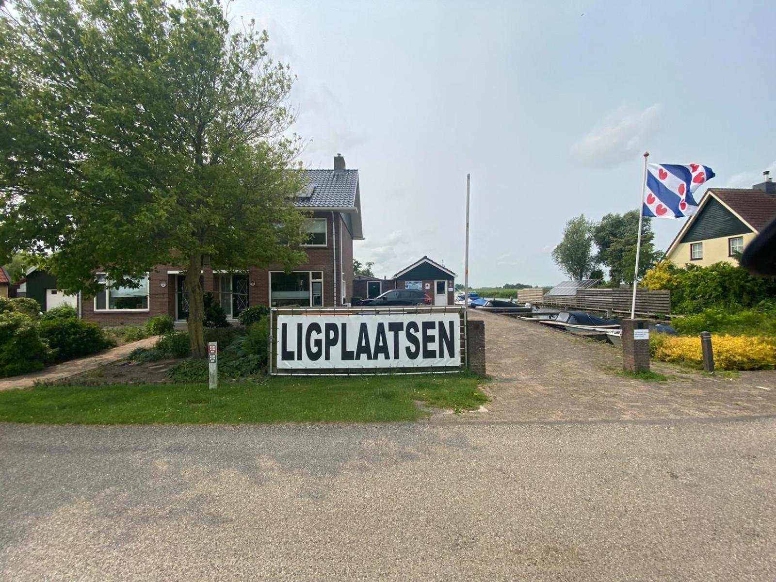 Huis Bij Het Water Met Sloepje Jutrijp Екстериор снимка